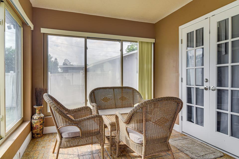 4 Mi to Dtwn & St Pete Pier! Snowbird Retreat House in St Petersburg