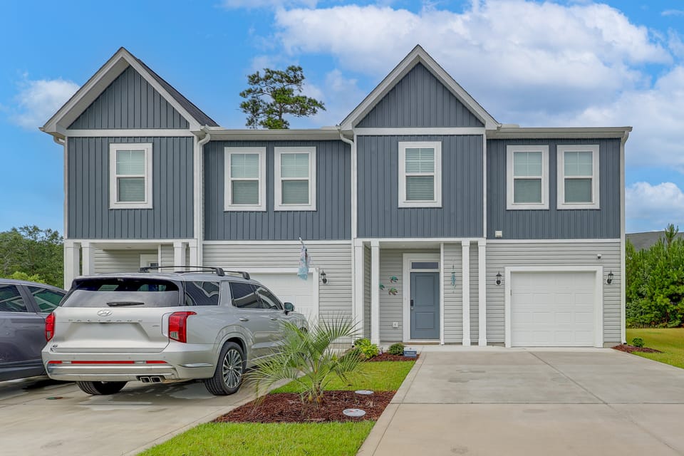 7-Min Drive to Beach! Ocean Isle Home w/ XL Loft Apartment in Sunset Beach