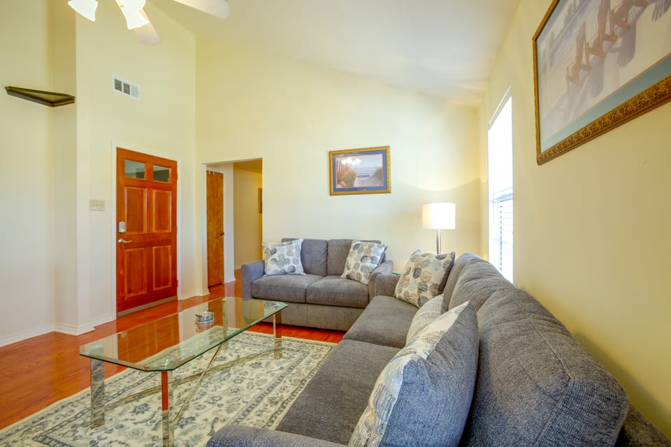 Walk to LSU New Orleans & Lake! Cozy Unit Apartment in Ninth Ward
