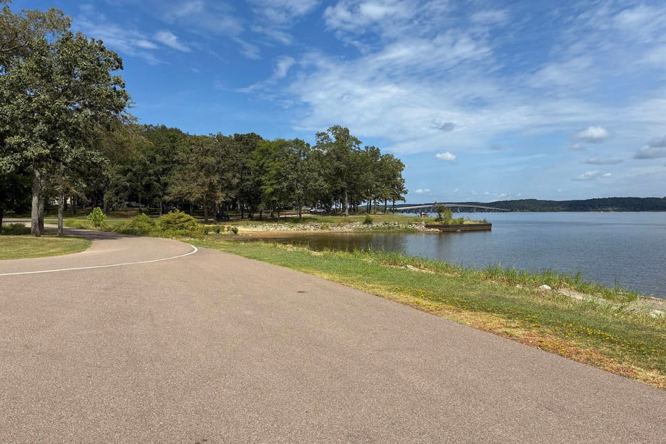 1 Mi to Kentucky Lake! 'Special Place' Tiny Home House in Tennessee