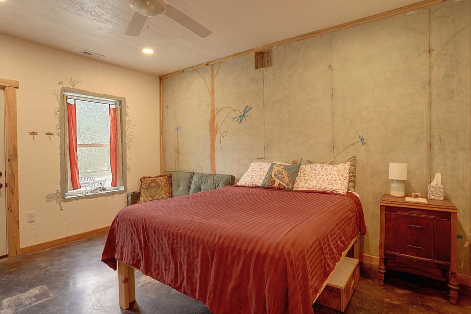 Peaceful Farm Stay in Alton w/ Private Patio Apartment in Current River