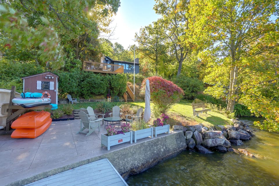 Lakefront Home on Lake Owassa w/ Kayaks & Fire Pit House in Pocono Mountains