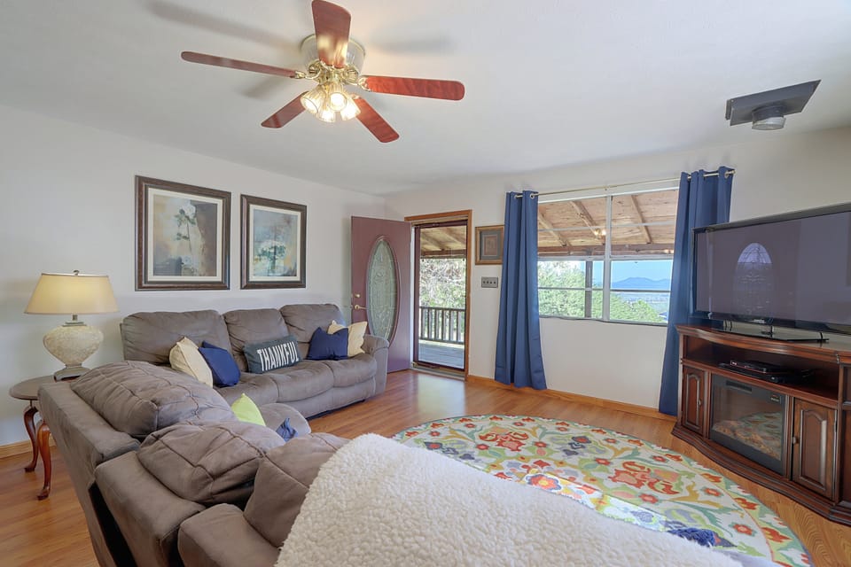 30-Acre Retreat w/ Mtn Views! 2 Mi to Cherokee House in Tennessee