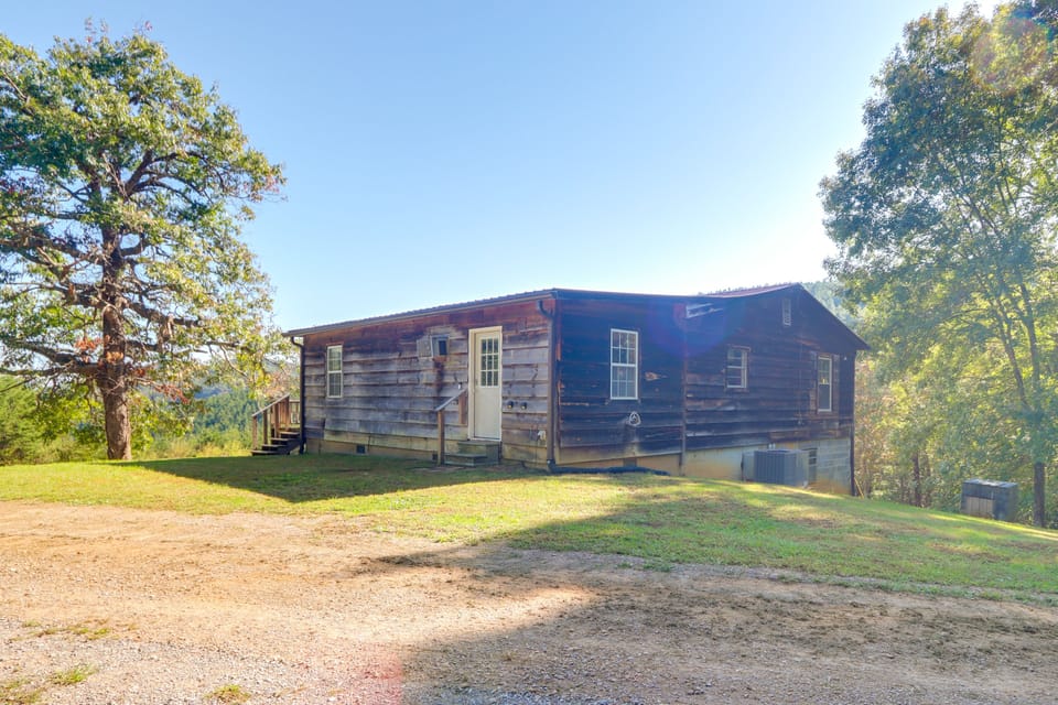 30-Acre Retreat w/ Mtn Views! 2 Mi to Cherokee House in Tennessee