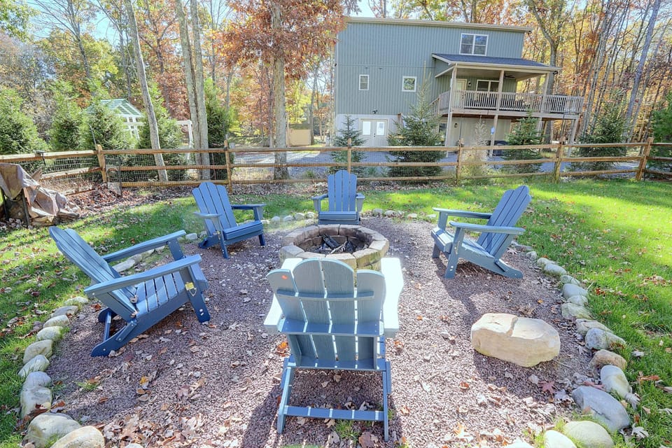 Hot Tub & Game Room! Towamensing Timber Cabin House in Kidder Township