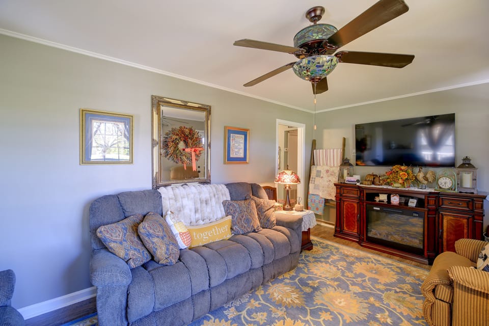 Dobson Home w/ Porch Near Yadkin Valley Wineries House in North Carolina