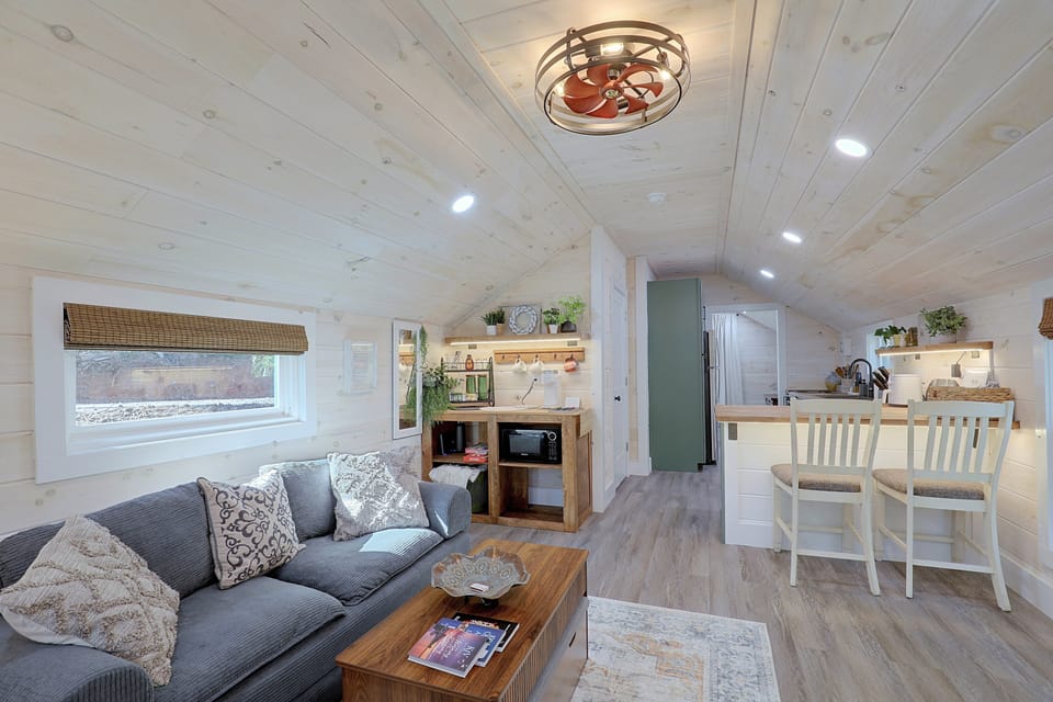 Hot Tub, Trail On-Site! Creekside Cabin in Marion House in North Carolina