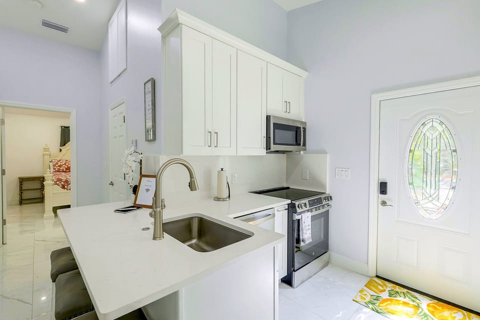 Naples Guest House Near Beaches & Downtown! House in East Naples