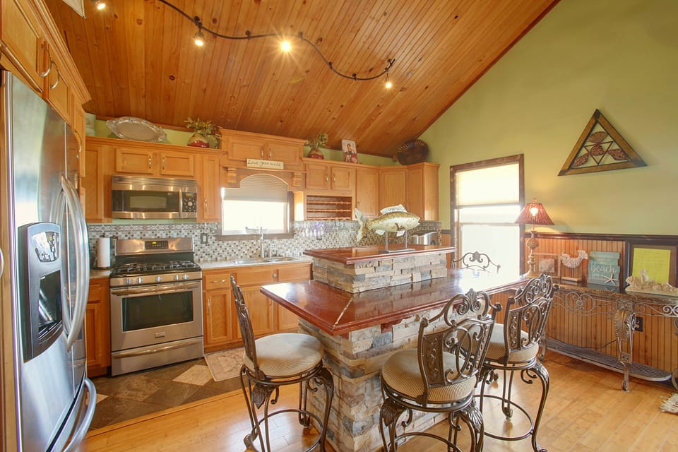 Pool & Decks! Home < 1 Mi to Grand Isle Beach House in Grand Isle