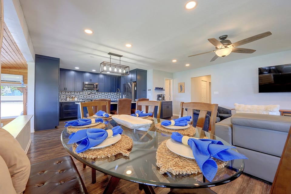 Lakefront Pomona Park Home w/ Dock & Kayaks House in Florida