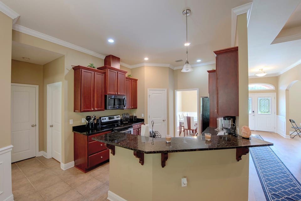 Near FSU & FAMU: Midway Home w/ Private Yard House in Florida