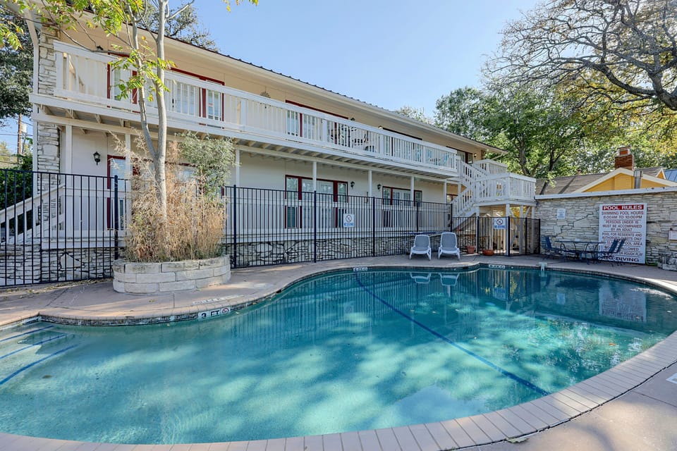 Walkable West 6th Condo w/ Pool & Porch Apartment in Austin