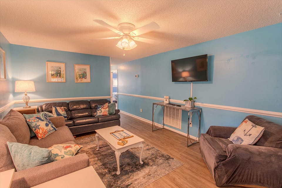 5 Mi to Holden Beach! Home w/ Enclosed Porch House in Holden Beach