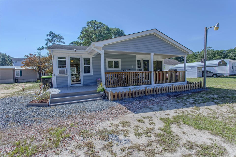 5 Mi to Holden Beach! Home w/ Enclosed Porch House in Holden Beach