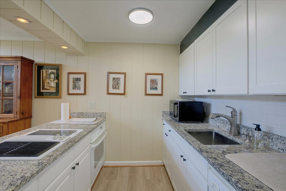 2 Mi to Sugar Mtn Resort! Retreat w/ Scenic Views Apartment in Sugar Mountain