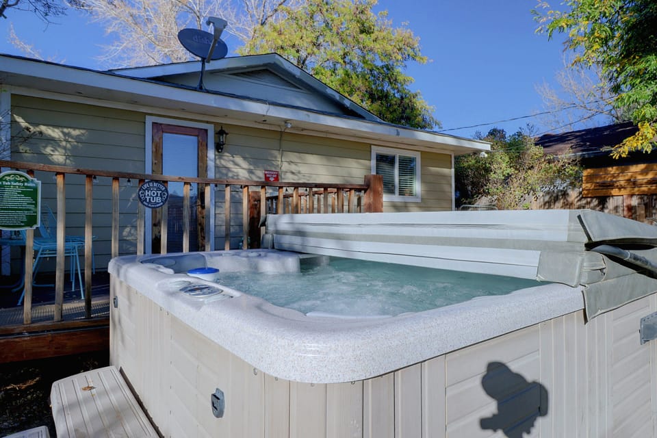 Hot Tub, Large Yard, Games! Extended Tahoe Escape House in Carson City