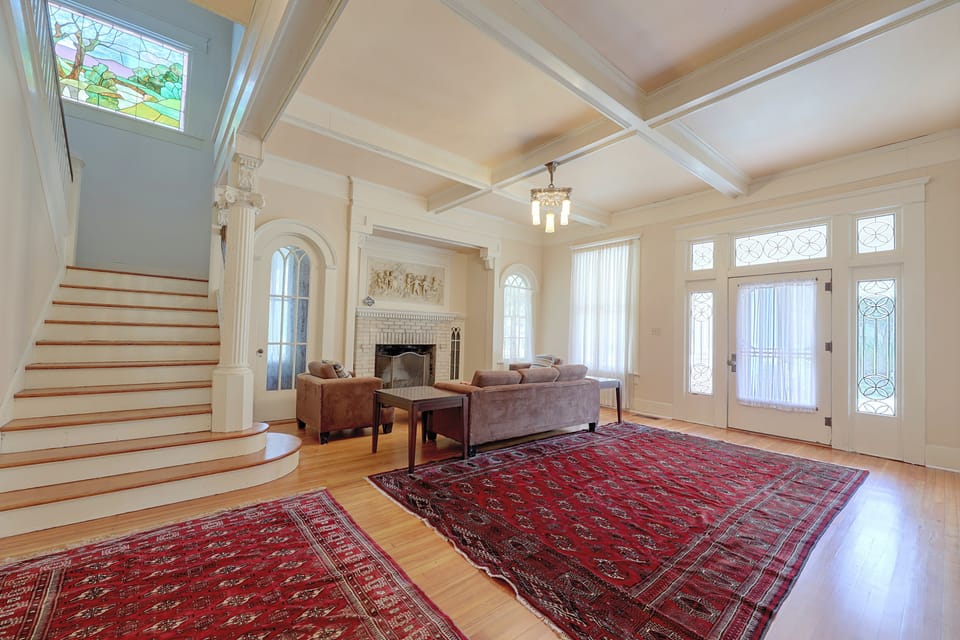 Historic 1910 Bryan Home w/ Wraparound Porch House in Bryan
