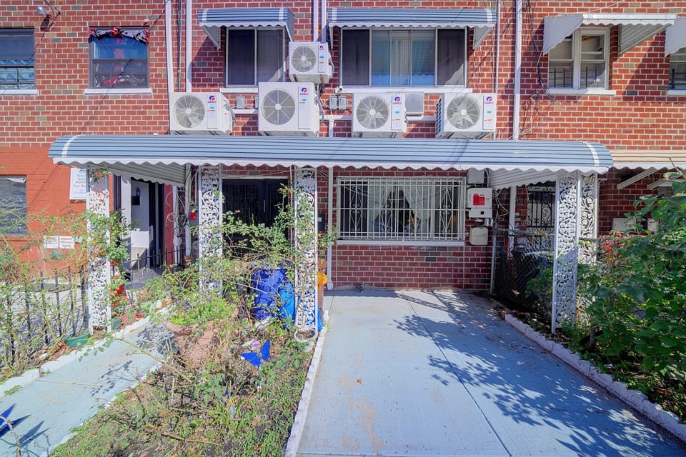 Furnished Bronx Rental Near Montefiore Apartment in Williamsbridge