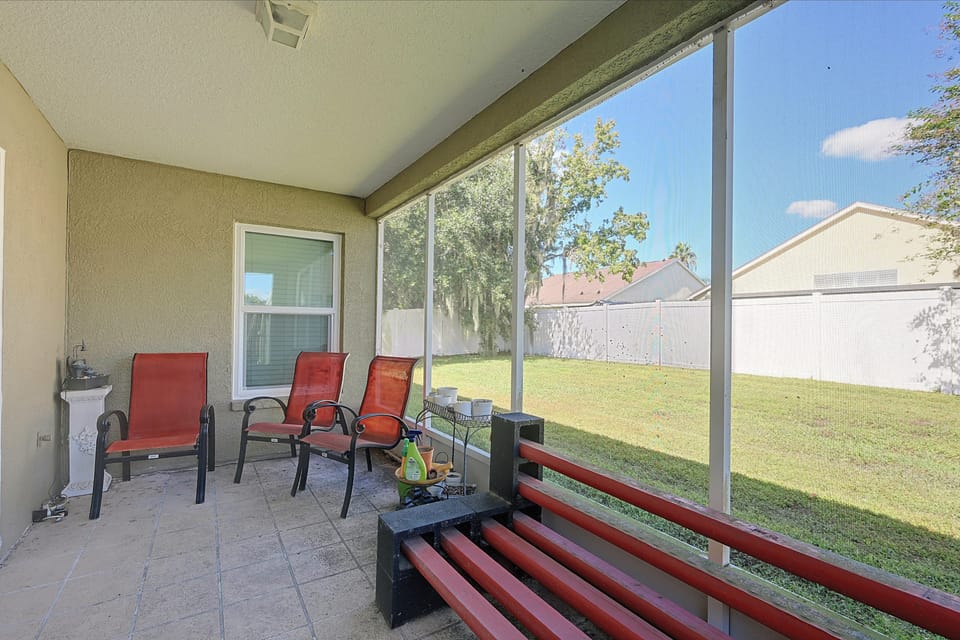 Travel Nurses Welcome! Zephyrhills Extended Stay House in Wesley Chapel