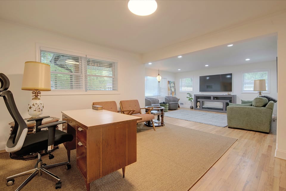 Near Hospitals, Home w/ Office in Stone Mountain House in Georgia