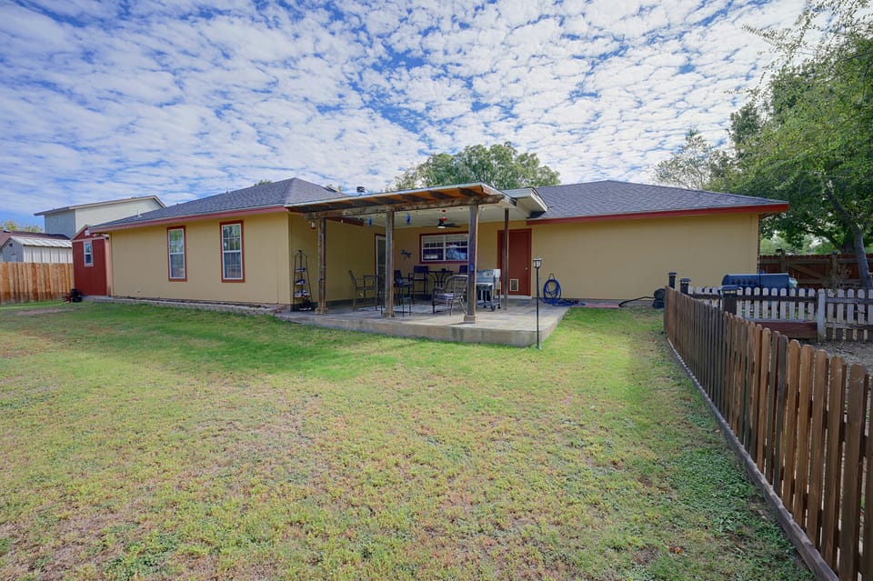 Lake Nasworthy Home w/ Yard: Fish, Hike & Unwind House in San Angelo