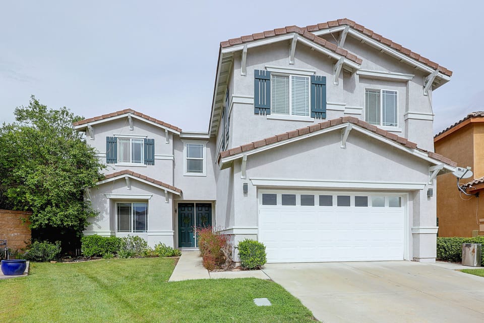 Spacious Sierra Lakes Home w/ Yard in Fontana! House in Fontana