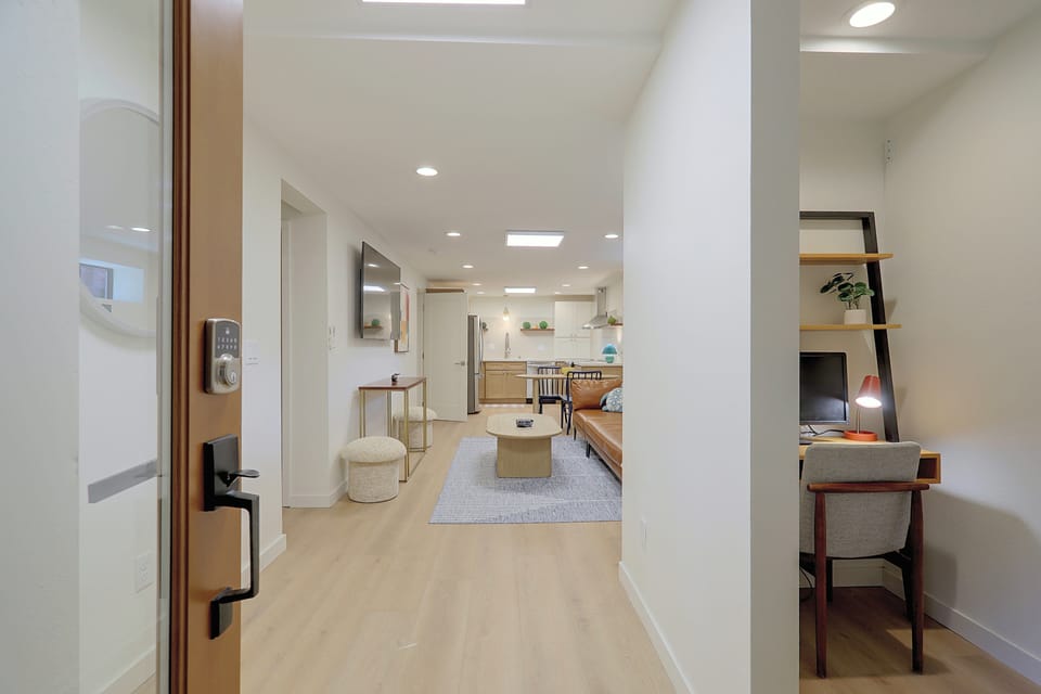 Ballard Lifestyle | Scandinavian Roots/Good vibe Apartment in Ballard