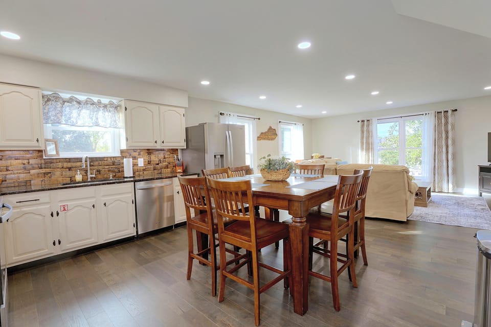 Bourbon Hill Retreat-Sleeps 14- Near Buffalo Trace House in Kentucky