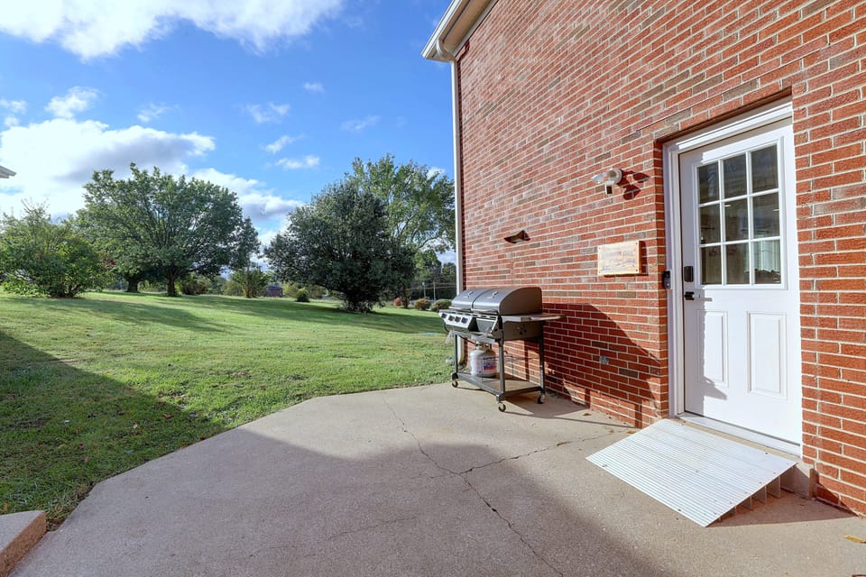 Bourbon Hill Retreat-Sleeps 14- Near Buffalo Trace House in Kentucky