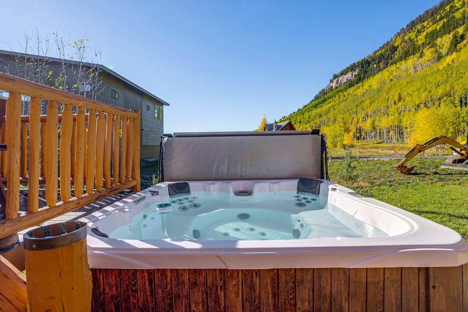 2 Mi to Purgatory Resort: Durango Home w/ Hot Tub House in Colorado