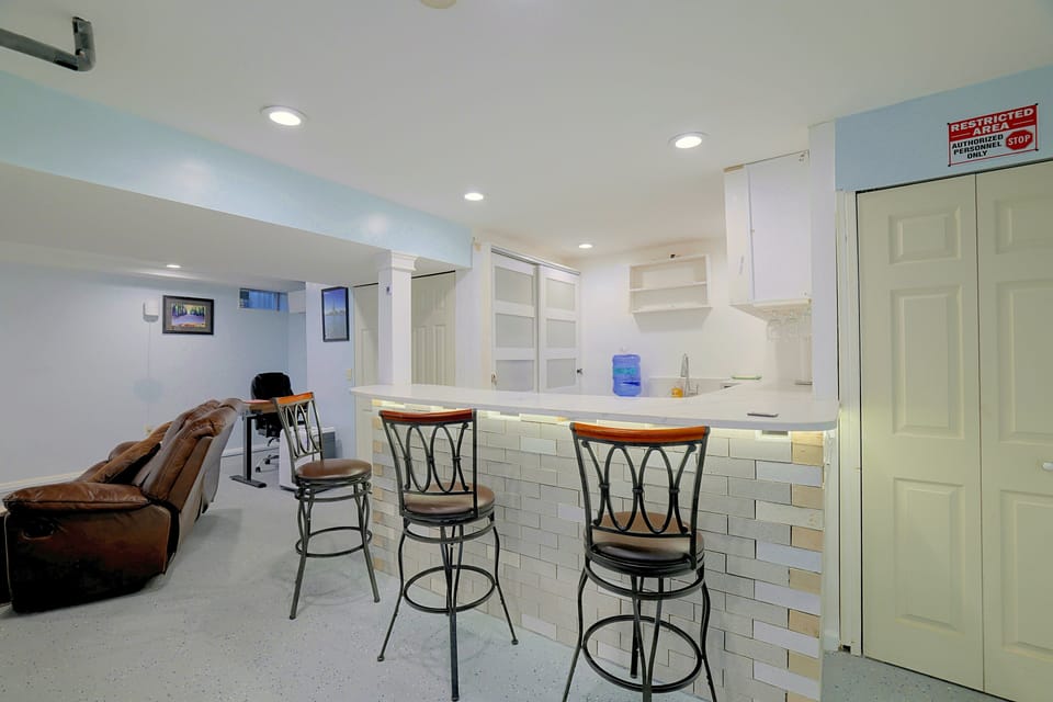 Tobyhanna Retreat w/ Home Theater, Games & Deck! House in Coolbaugh Township