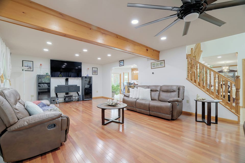 Tobyhanna Retreat w/ Home Theater, Games & Deck! House in Coolbaugh Township