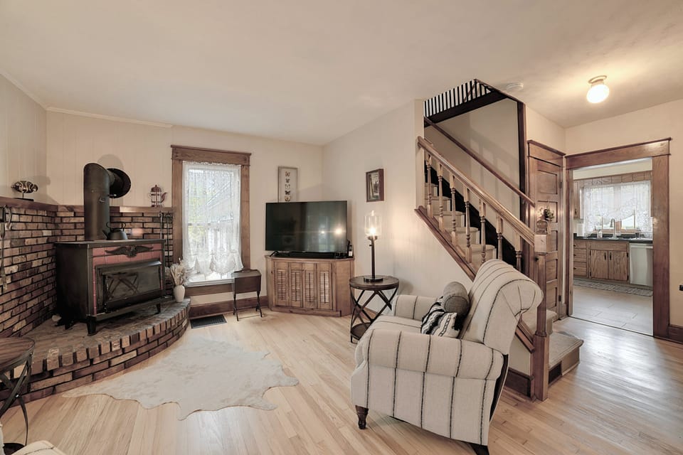 Stroll to Town, All-Seasons Bainbridge Escape! House in New York