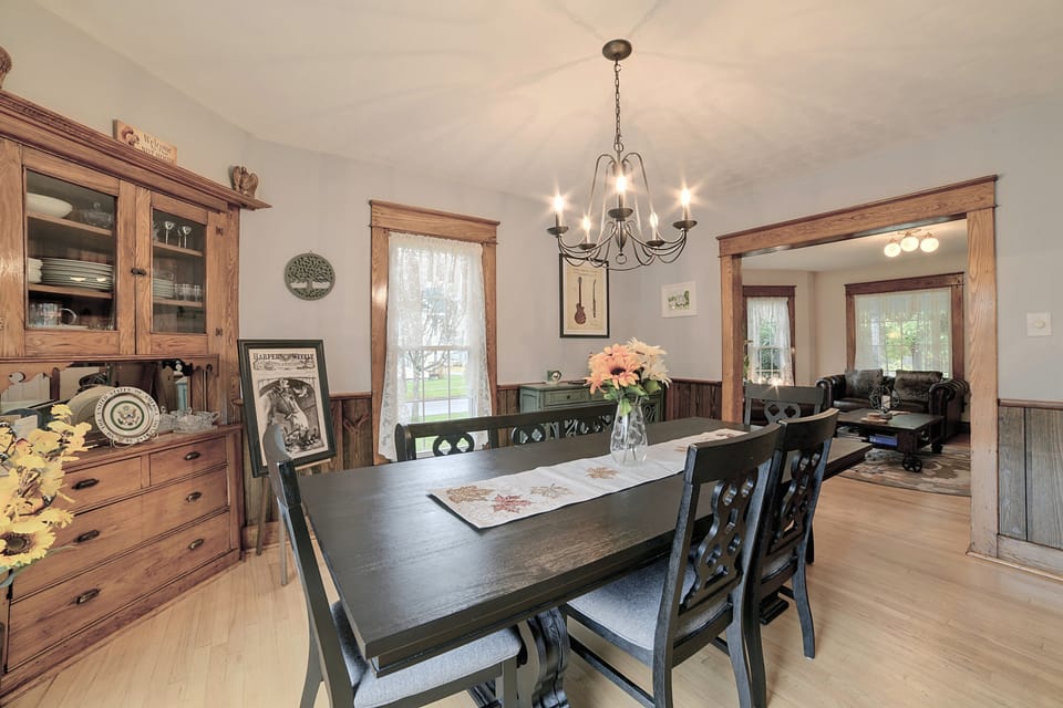 Stroll to Town, All-Seasons Bainbridge Escape! House in New York
