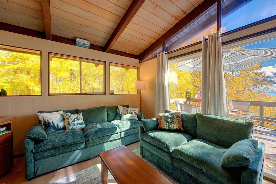 6-Mtn Range Views & Fire Table! Rural Vermont Home House in Vermont