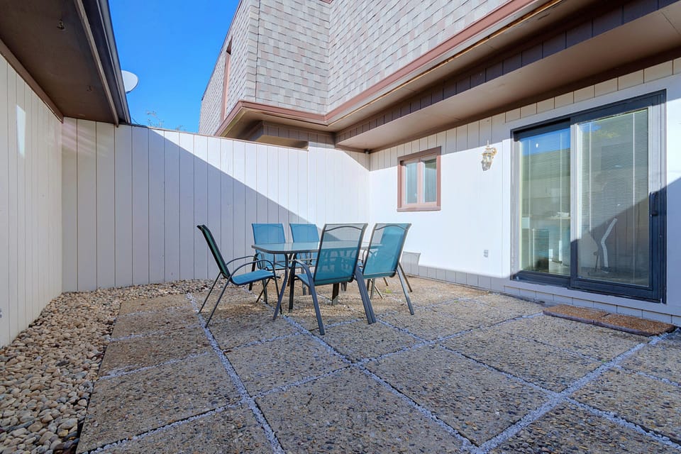 2 Mi to Campus! Convenient Townhome in Normal Apartment in Normal
