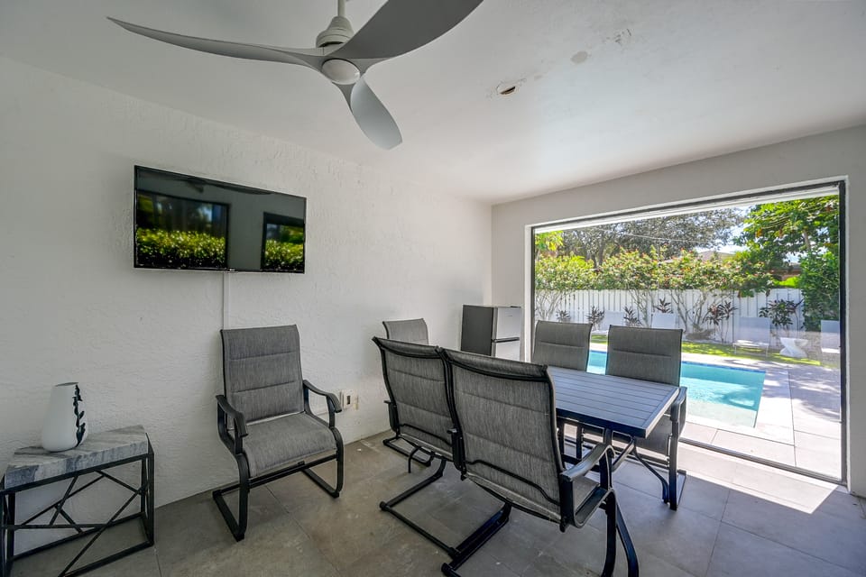 Private Pool Oasis! 1 Mi to Vanderbilt Beach House in Naples Park