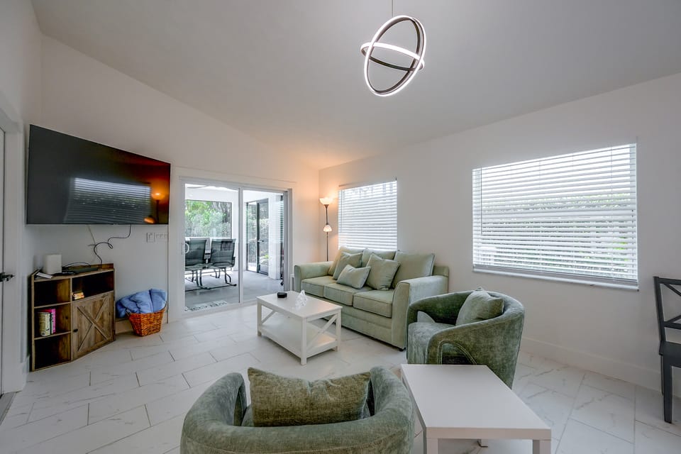 Private Pool Oasis! 1 Mi to Vanderbilt Beach House in Naples Park