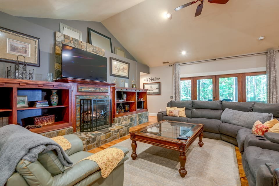 Woodsy Blue Ridge Retreat - 9 Mi to Waynesville Apartment in North Carolina