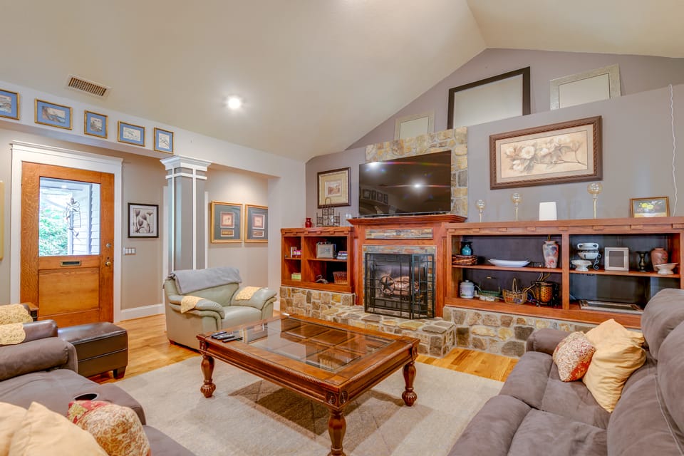 Woodsy Blue Ridge Retreat - 9 Mi to Waynesville Apartment in North Carolina