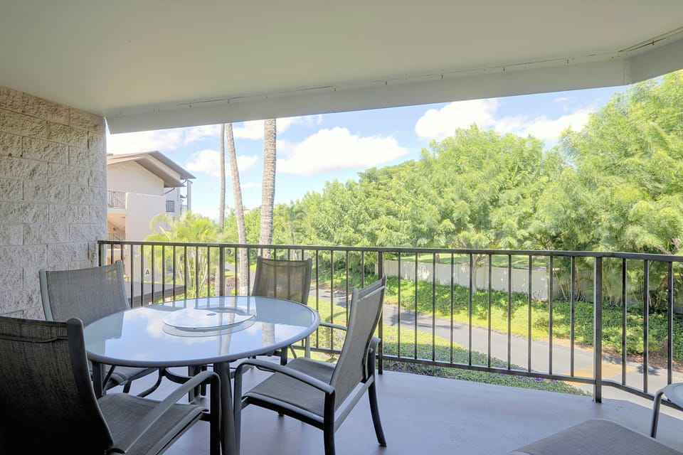 Steps to Kamaole Beach! Condo w/ Lanai & Pool Apartment in Kihei