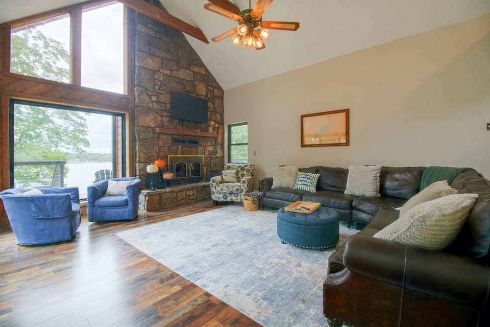 Grand Lakefront Home w/ Boat Tie-Up Dock House in Oklahoma
