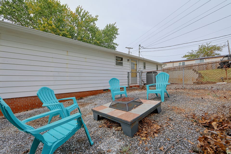 Asheville Days, Campfire Nights! Countryside Haven House in Buncombe County