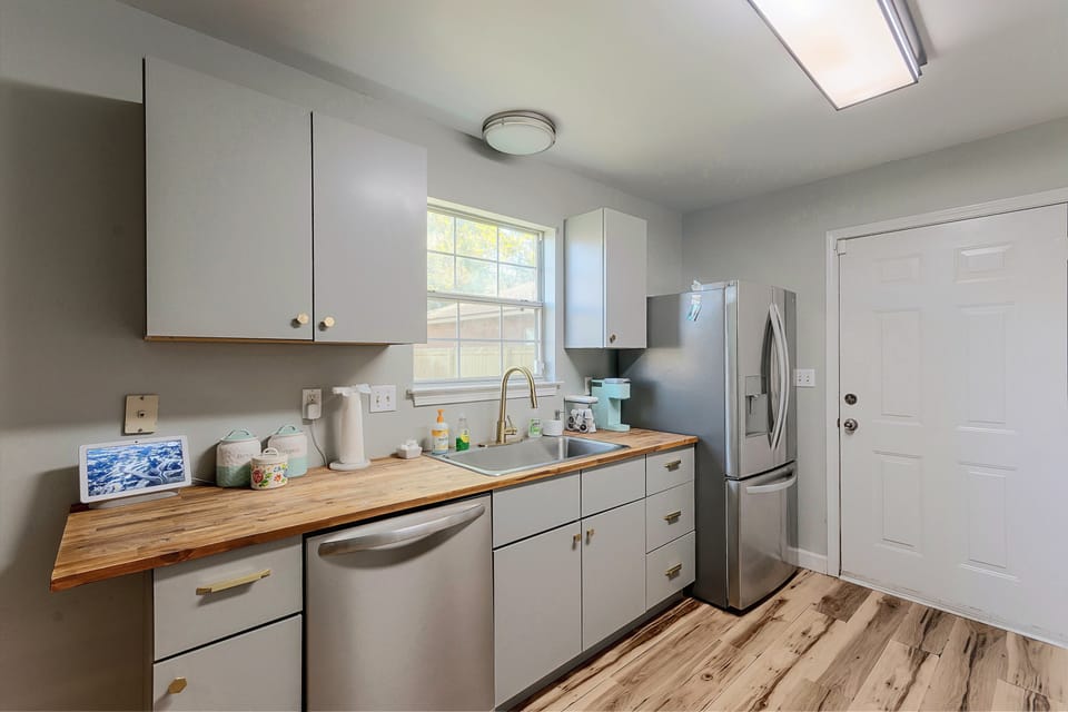 Golf, Swim & Explore! Fort Walton Beach Escape Apartment in Wright