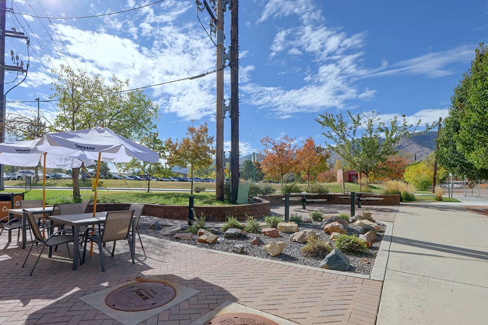 1 Mi to Dtwn Golden: Colorful, Private Balcony Apartment in Golden