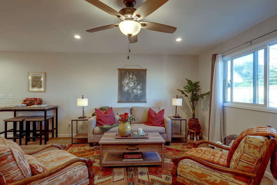 Great Location! Quiet Home Near Old Colorado City House in Colorado Springs