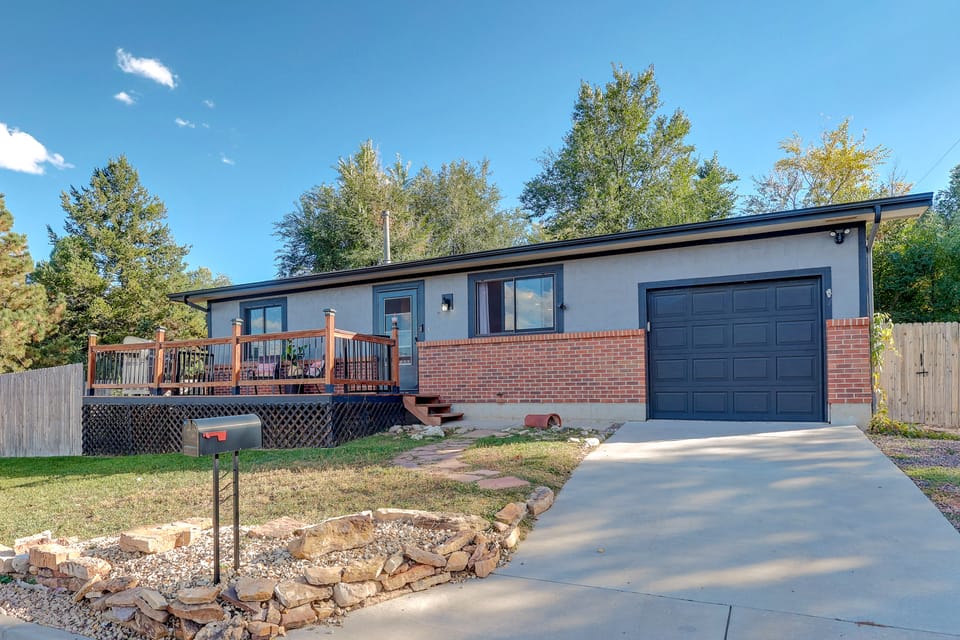Great Location! Quiet Home Near Old Colorado City House in Colorado Springs