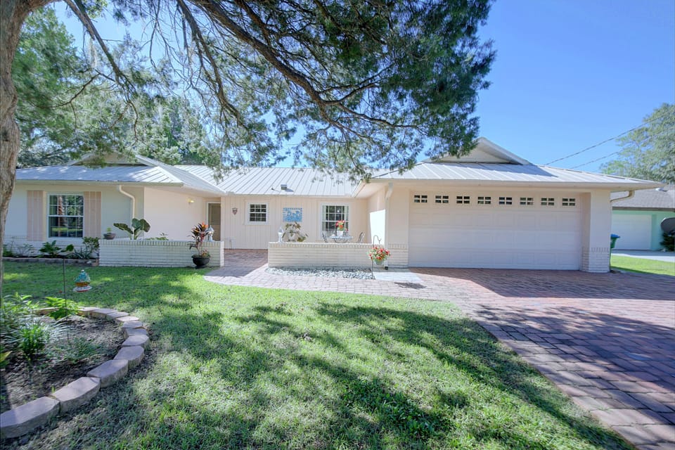 Dock, Pool, Lanai! Crystal River Waterfront Home House in Crystal River