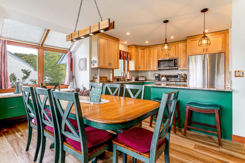 Ski, Golf, Hike! Condo w/ Hot Tub in Killington Apartment in Mendon