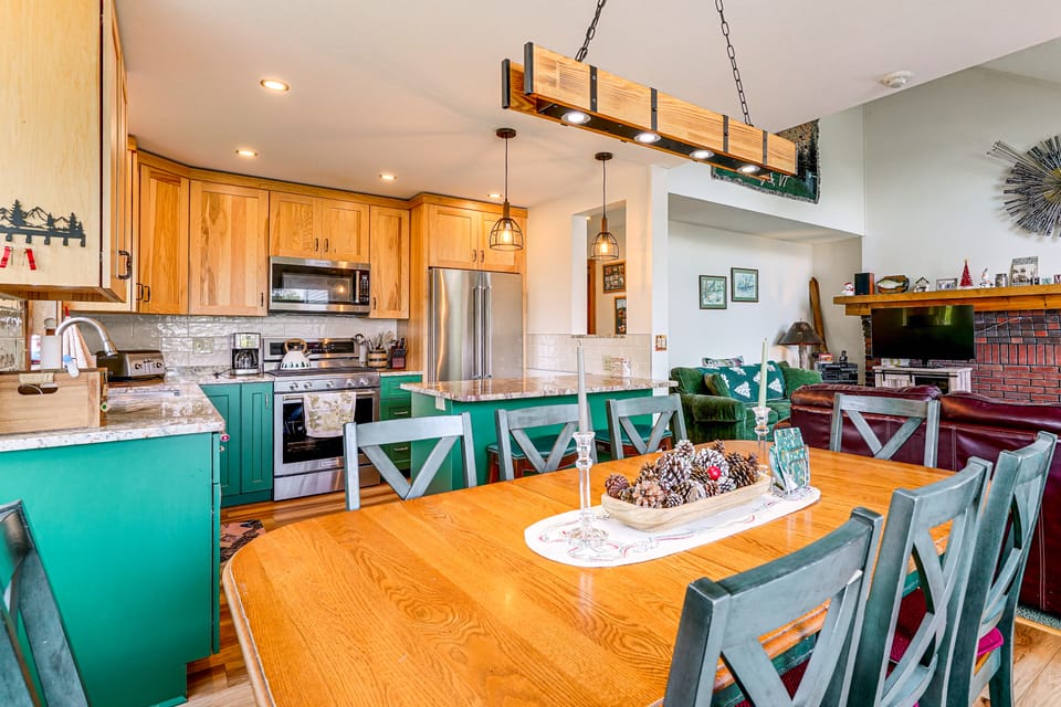 Ski, Golf, Hike! Condo w/ Hot Tub in Killington Apartment in Mendon